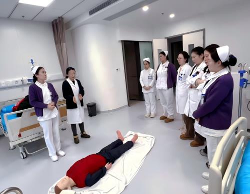 C:\Users\Administrator\Desktop\微信推送2026年第6期(总第428期)\04 门诊部-强化急救技能 筑牢生命防线——南京市中心医院门诊“一站式服务中心”开展心肺复苏培训\图片\图片1.jpg C:\Users\Administrator\Desktop\微信推送2026年第6期(总第428期)\04 门诊部-强化急救技能 筑牢生命防线——南京市中心医院门诊“一站式服务中心”开展心肺复苏培训\图片\图片1.jpg