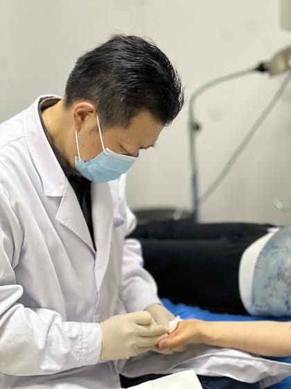 C:\Users\Administrator\Desktop\微信推送2026年第6期（总第428期）\01 门诊部-顽固疼痛有救了！针刀名家施晓阳教授在南京市中心医院开诊啦！\图片\图片2.jpg