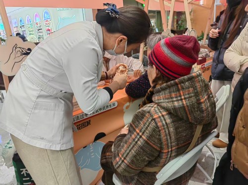 C:\Users\Administrator\Desktop\微信推送2026年第7期(总第429期)\03 河西门诊部-冬日杏林护健康 中医养生送温暖——南京市中心医院多部门联合开展主题义诊活动\图片\图片1 (1).jpg C:\Users\Administrator\Desktop\微信推送2026年第7期(总第429期)\03 河西门诊部-冬日杏林护健康 中医养生送温暖——南京市中心医院多部门联合开展主题义诊活动\图片\图片1 (1).jpg