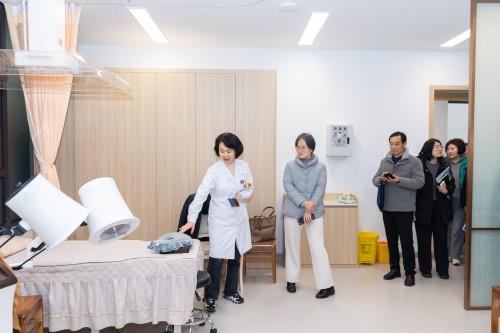 C:\Users\Administrator\Desktop\微信推送2026年第7期(总第429期)\02 行风办公室-南京市中心医院召开院外行风监督员座谈会\图片\26.jpg C:\Users\Administrator\Desktop\微信推送2026年第7期(总第429期)\02 行风办公室-南京市中心医院召开院外行风监督员座谈会\图片\26.jpg